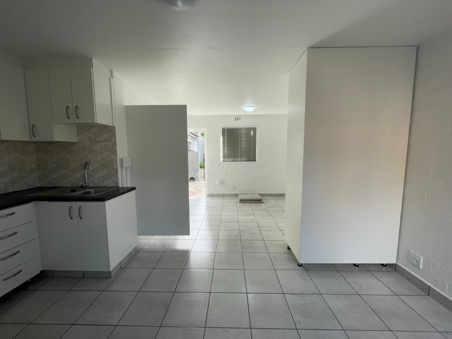 To Let 1 Bedroom Property for Rent in Zonnebloem Western Cape